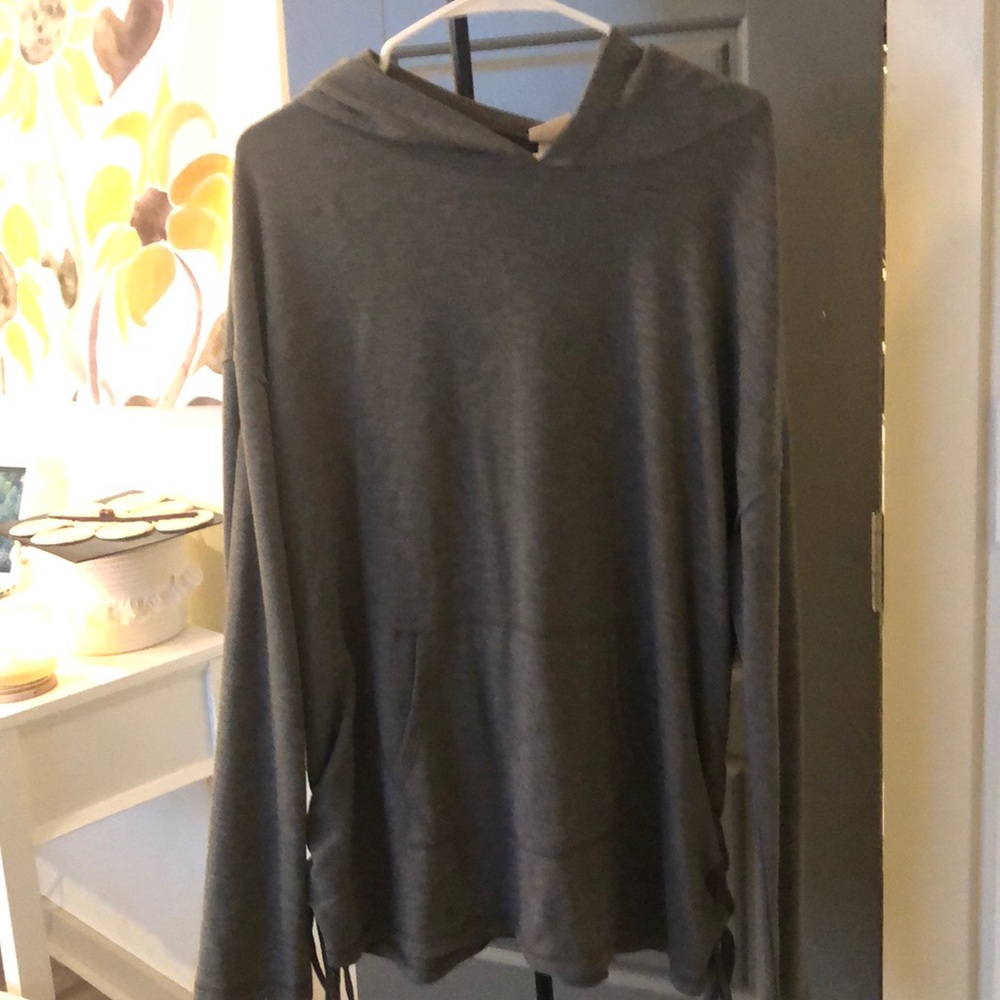 Oversized, braided sweatshirt